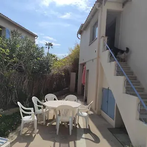 Joli Avec Cour Prive A 5 Minutes A Pied De La Appartement